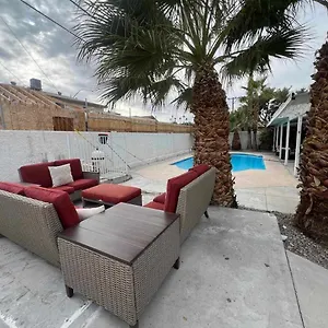 The Vegas Escape - Near The Airport/strip With Pool Holiday home Las Vegas
